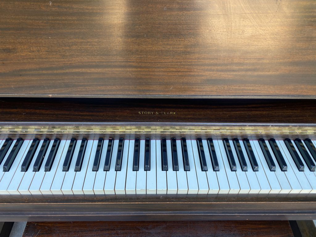 Story & Clark Upright