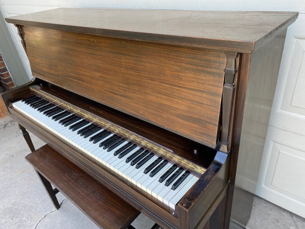 Story & Clark Upright