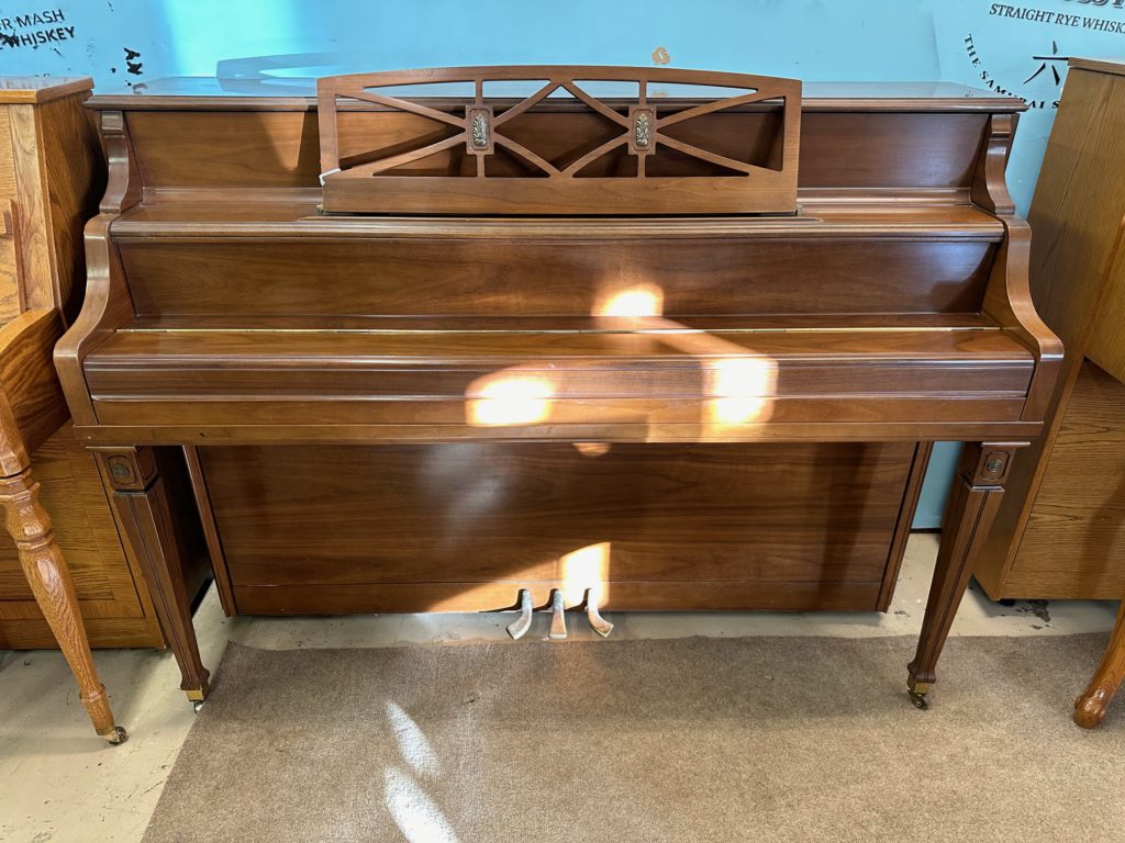 Yamaha Console Piano