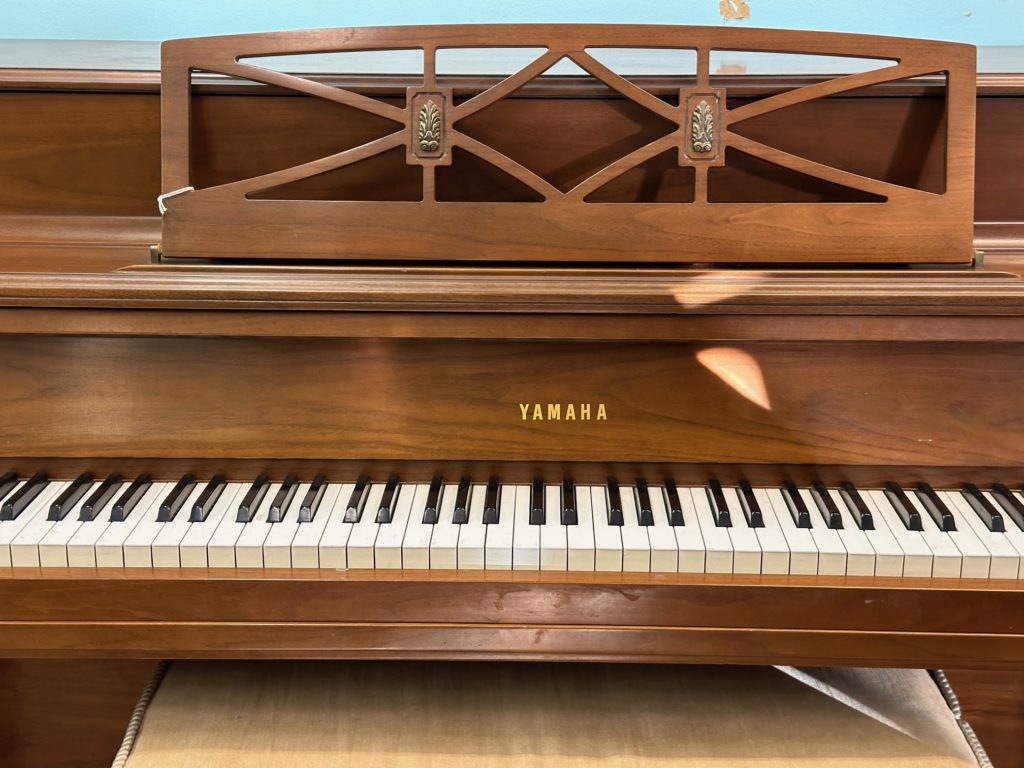 Yamaha Console Piano