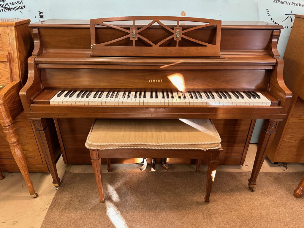 Yamaha Console Piano