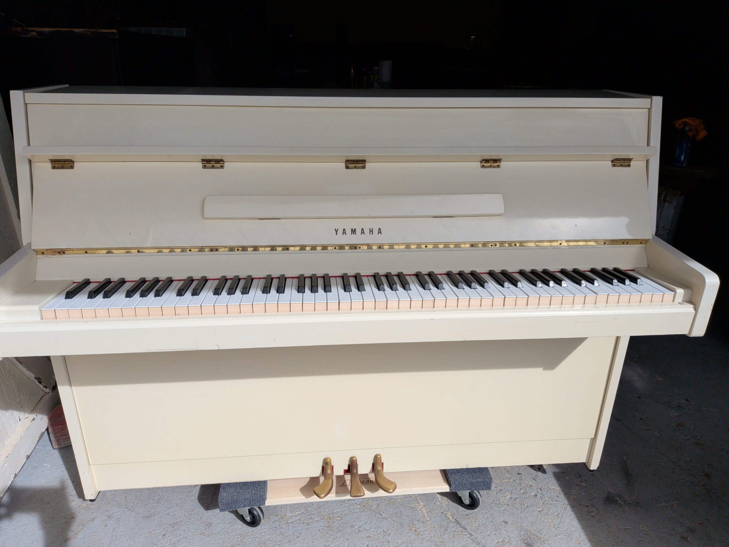 Yamaha Console Console Modern Day Piano